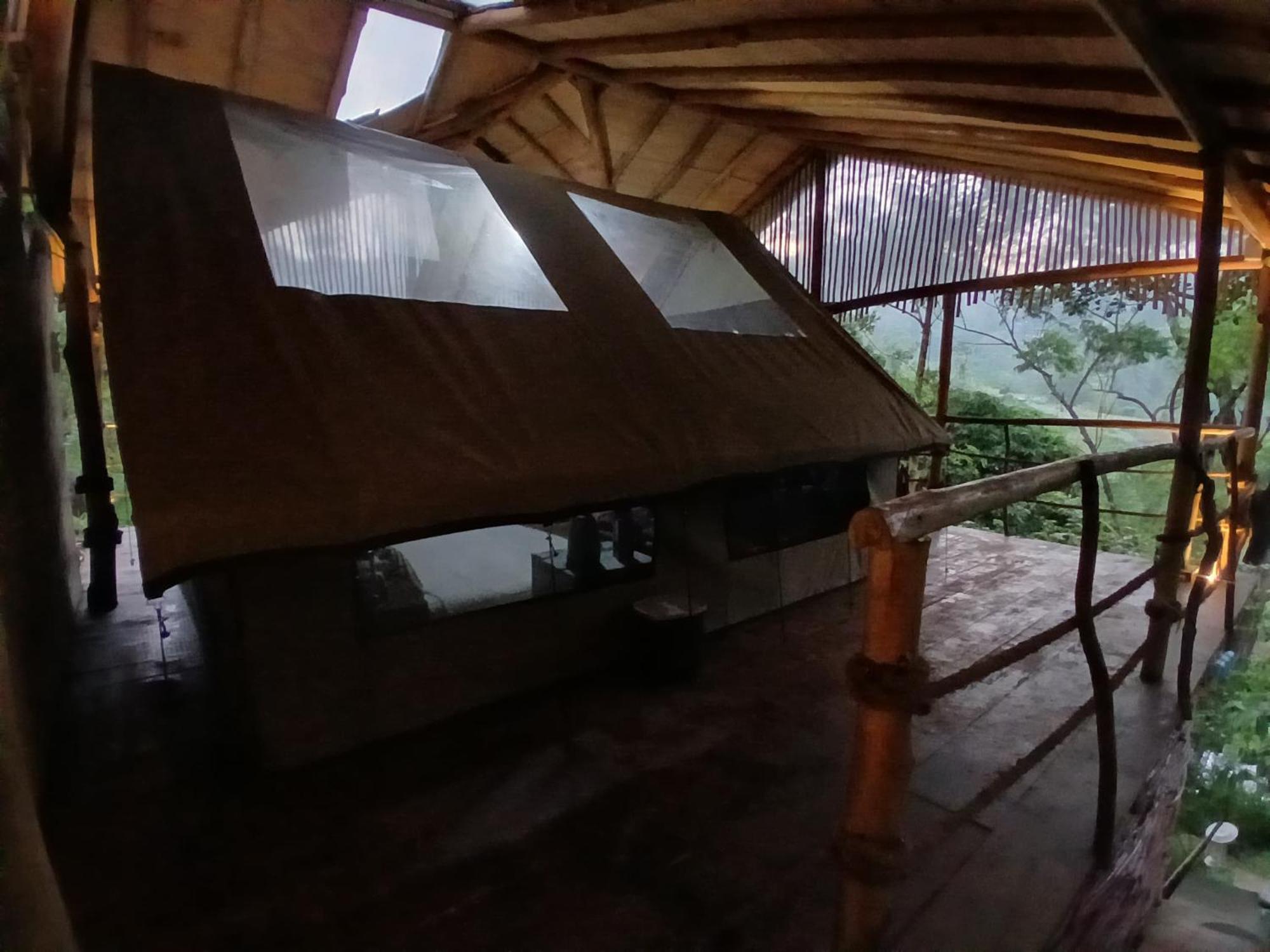 Lodge Retreat Glamping Tent For Nature Lovers *
